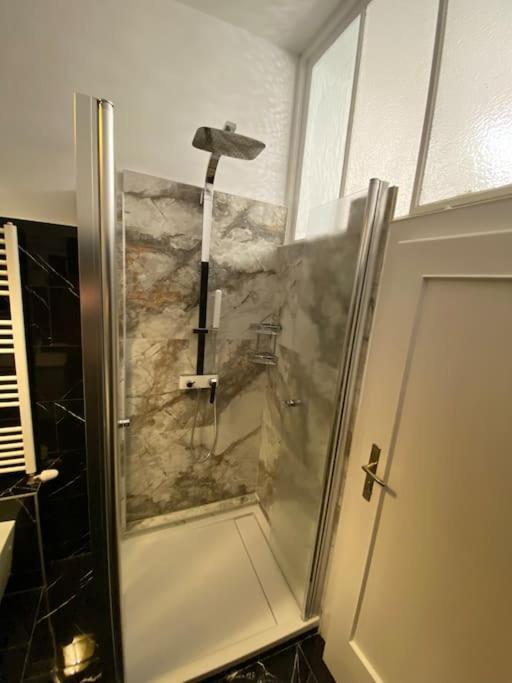 Herrenhaus Hoeniger Flughafen 11min/wienmitte 12min Appartement Wenen