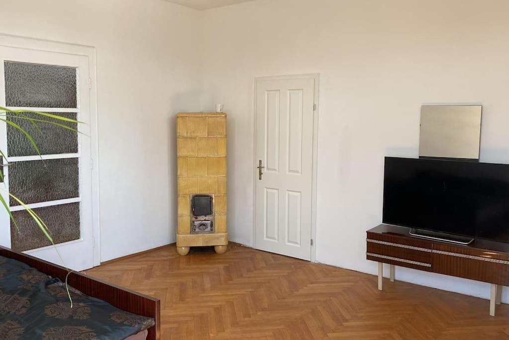 Herrenhaus Hoeniger Flughafen 11min/wienmitte 12min Appartement Wenen
