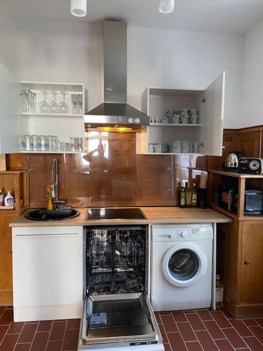 Herrenhaus Hoeniger Flughafen 11min/wienmitte 12min Appartement Wenen